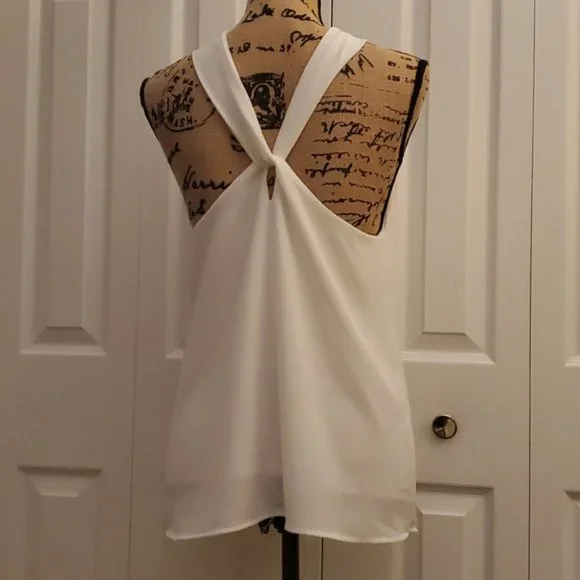 White Halter Top. Sz. M - Picture 4 of 5